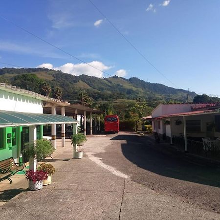 Servituristicos La Esmeralda Hotel Santa María Eksteriør billede